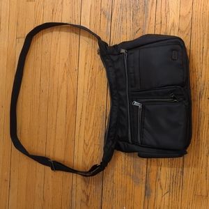 Lug shoulder bag